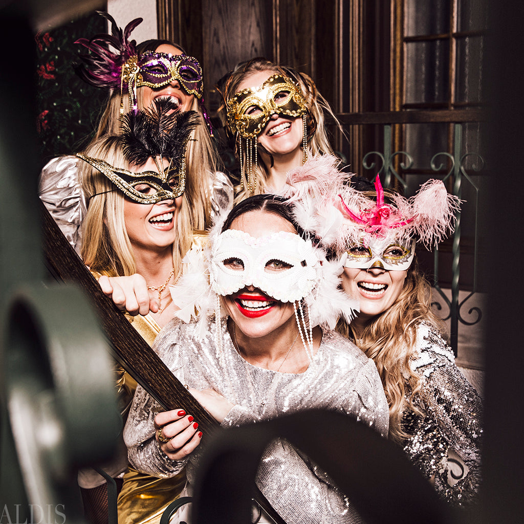 GLEÐILEGT ÁR & ÚTSALA