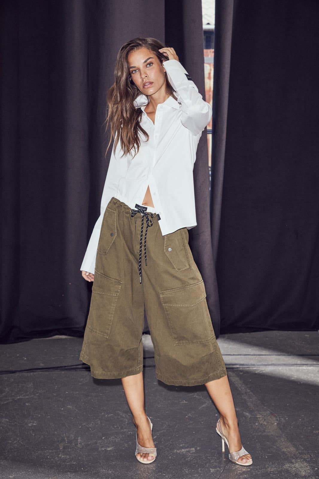 HAUTE L'AMITIÉ - Pull On Cargo Bermudas