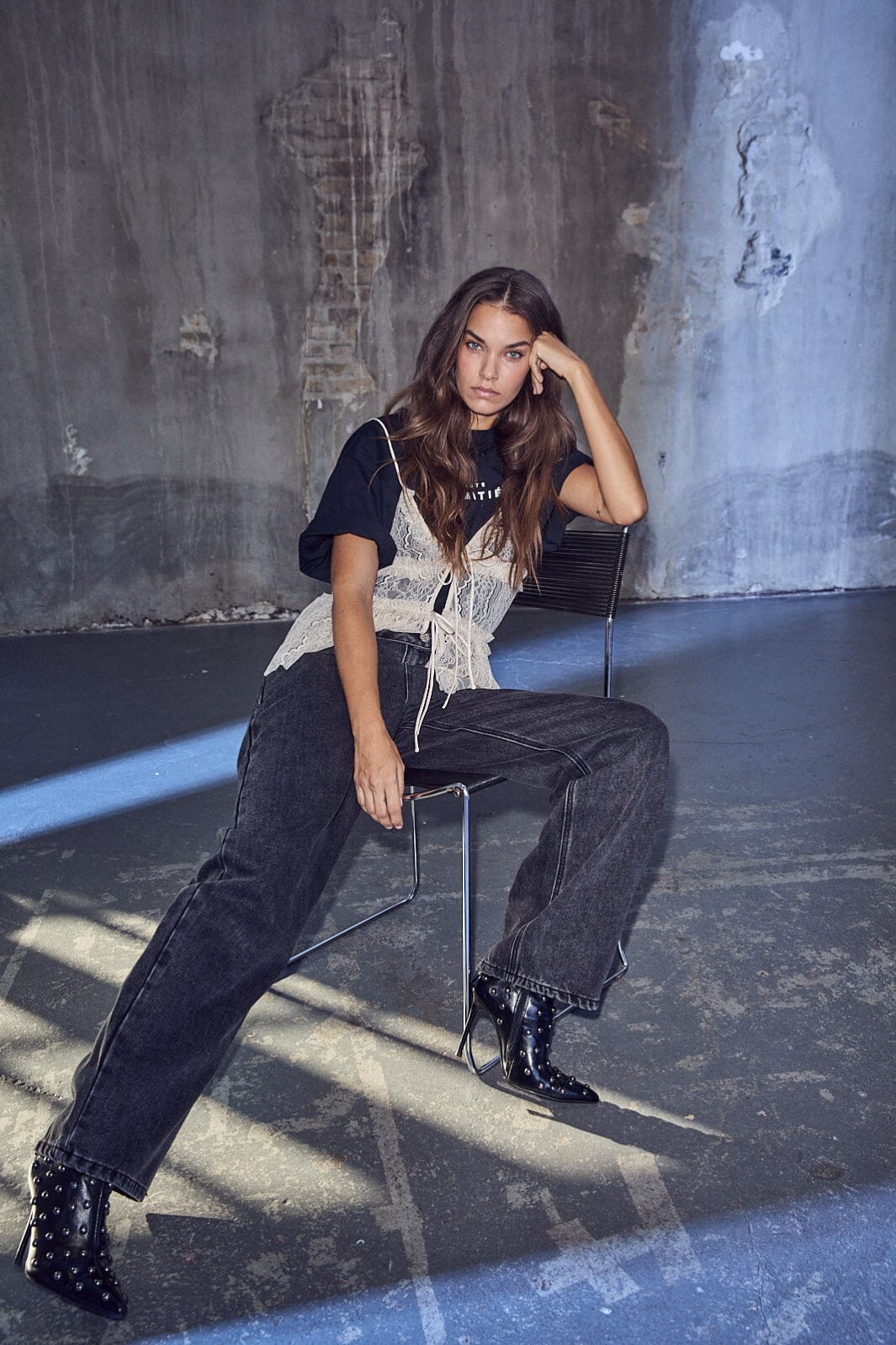 HAUTE L'AMITIÉ - Barrel Flip Waist Jeans