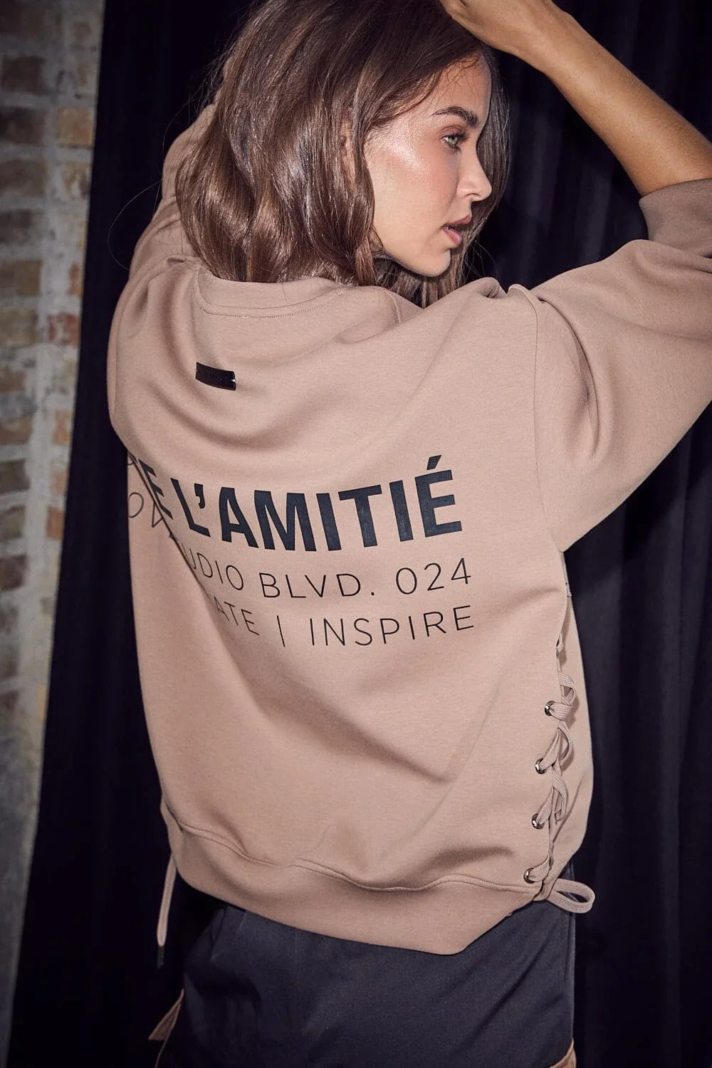 HAUTE L'AMITIÉ - New Studio Tie Sweat