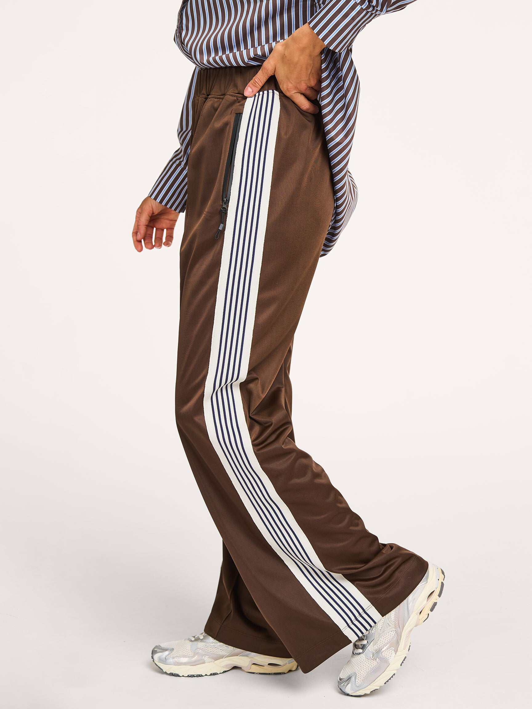 HAUTE L'AMITIÉ - Baggy Track Pants Regular Length
