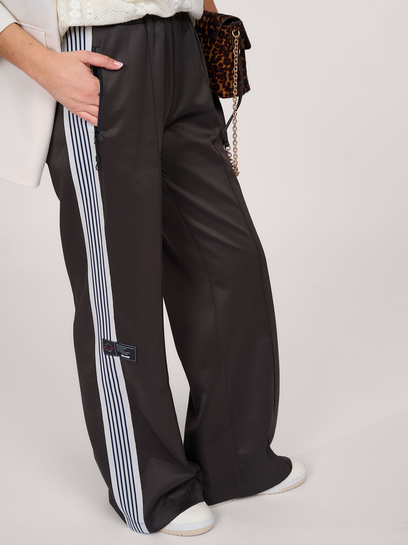 HAUTE L'AMITIÉ - Baggy Track Pants TALL