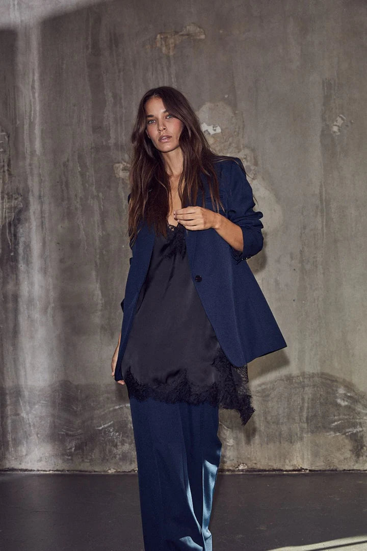 HAUTE L'AMITIÉ - Premiere Single Blazer