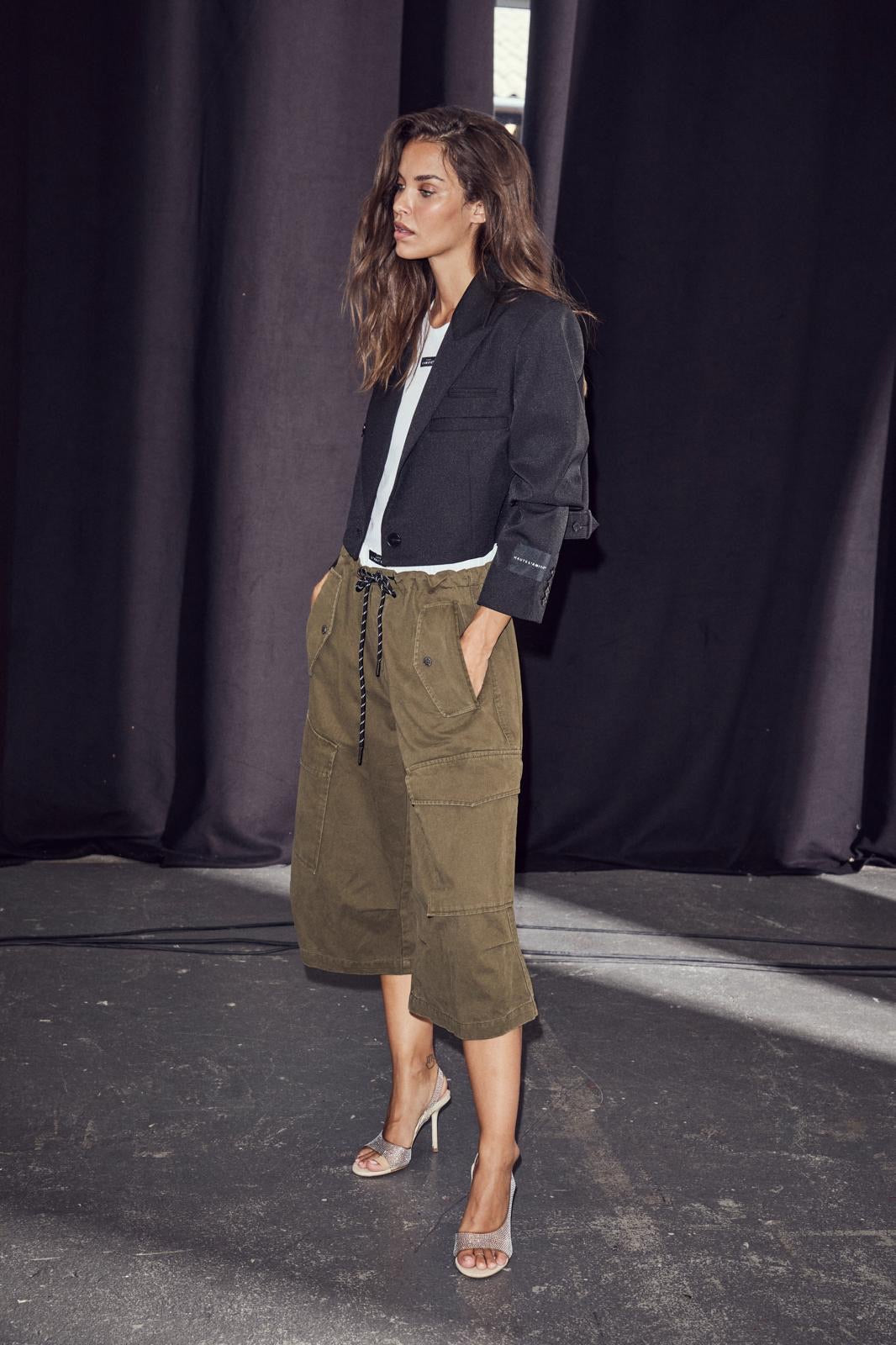 HAUTE L'AMITIÉ - Pull On Cargo Bermudas