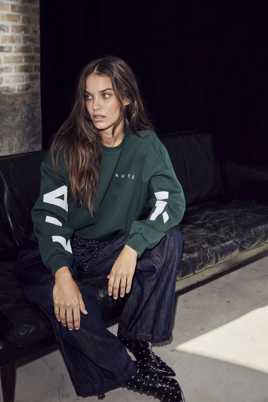 HAUTE L'AMITIÉ - Maxi Split Logo Sweat