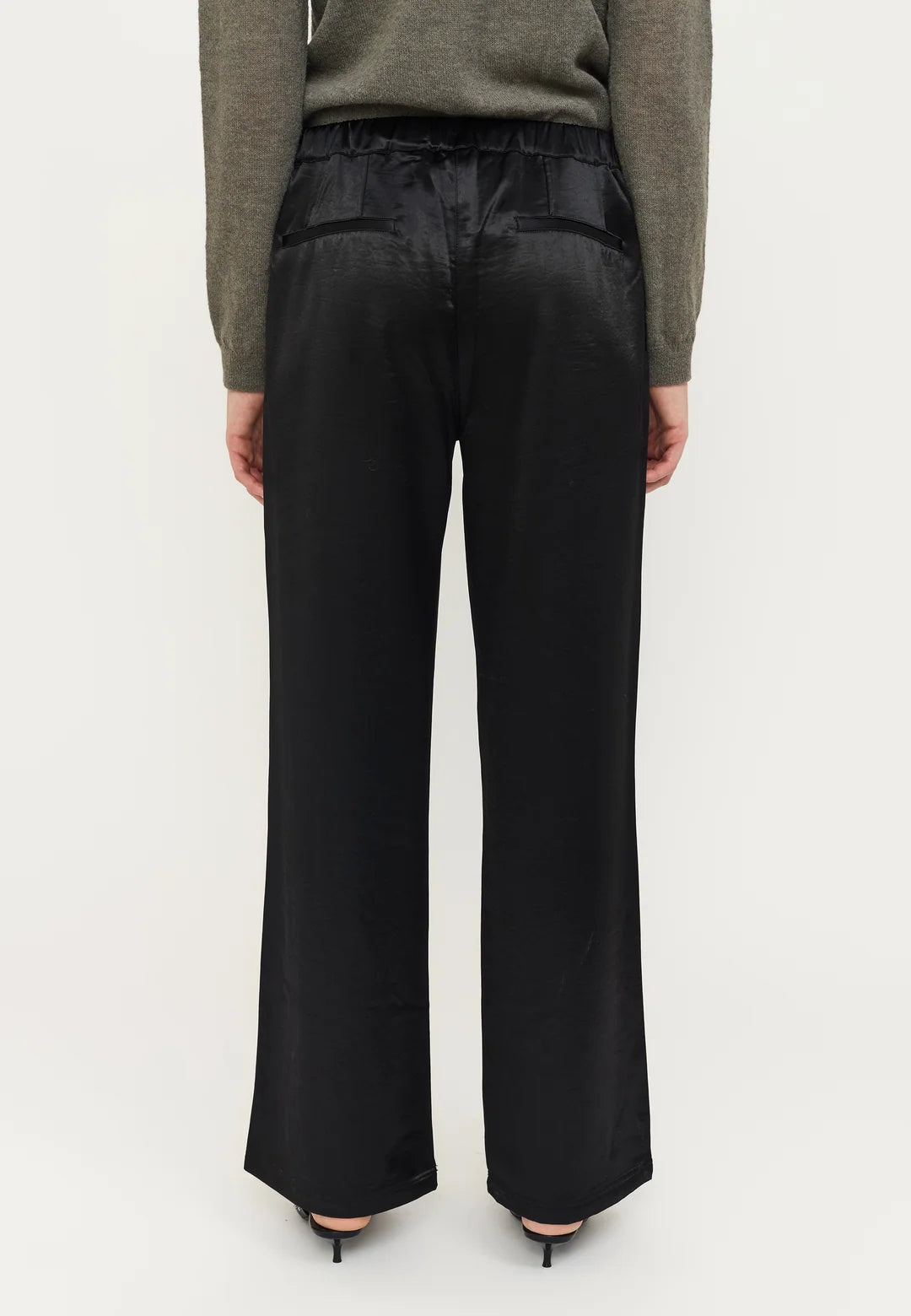 SR - Salma Pant