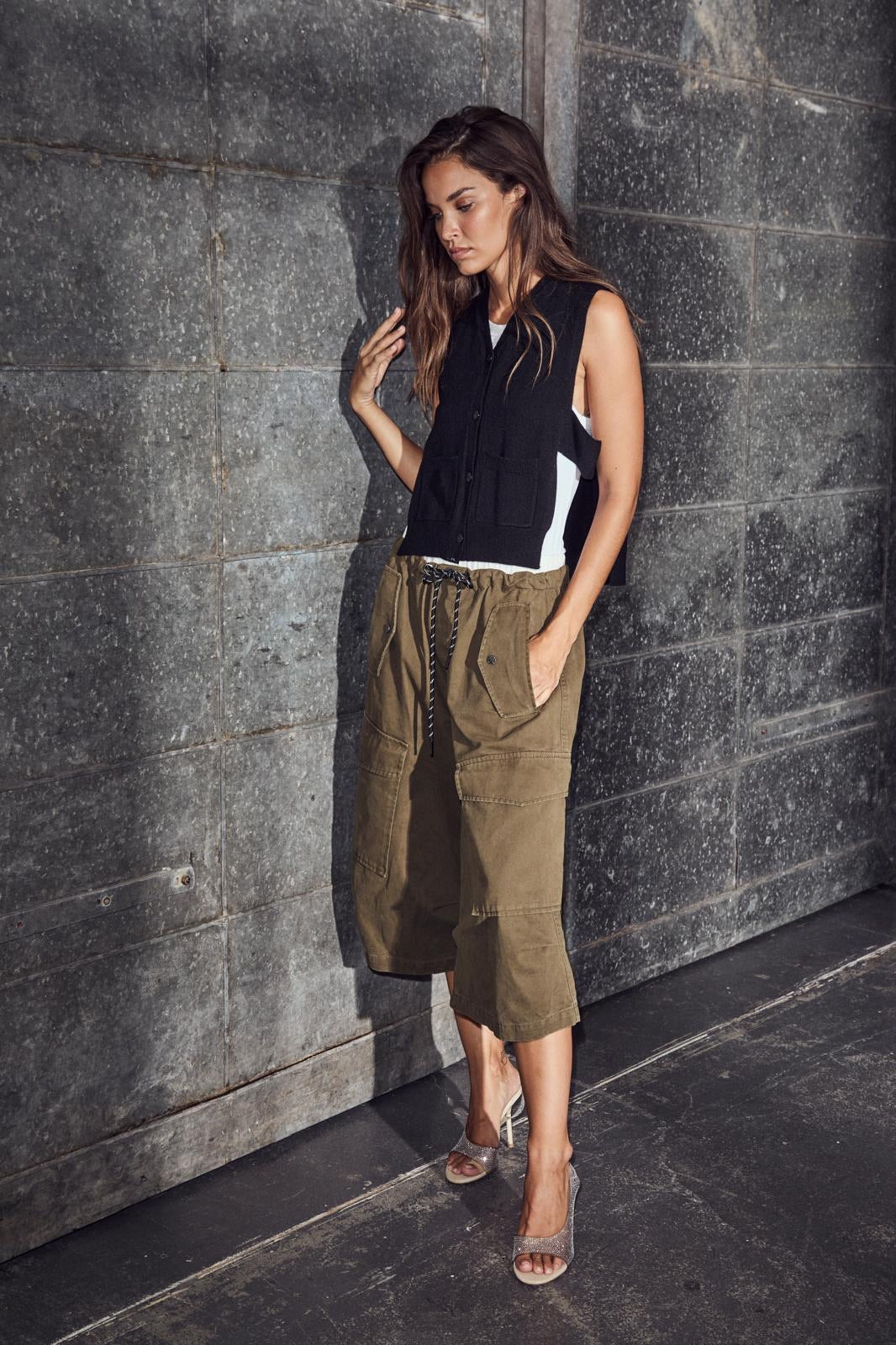 HAUTE L'AMITIÉ - Pull On Cargo Bermudas