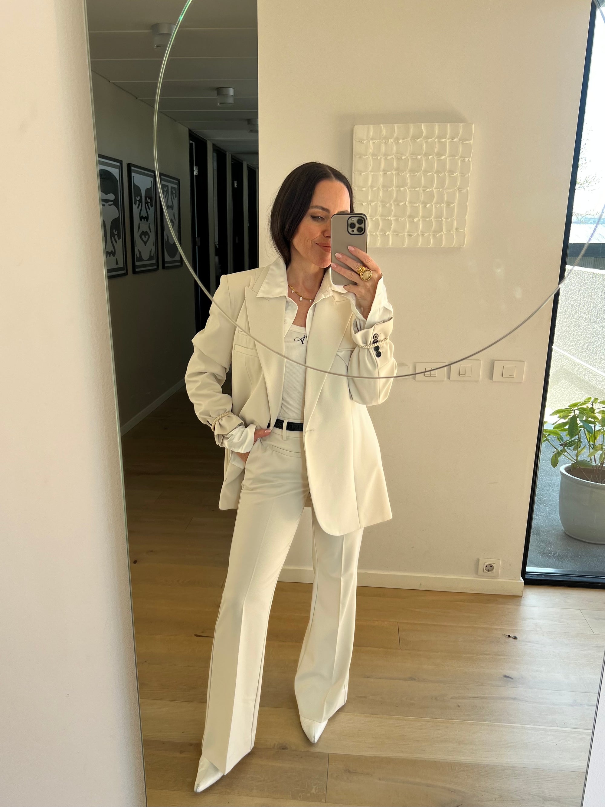 HAUTE L'AMITIÉ - Premiere Single Blazer