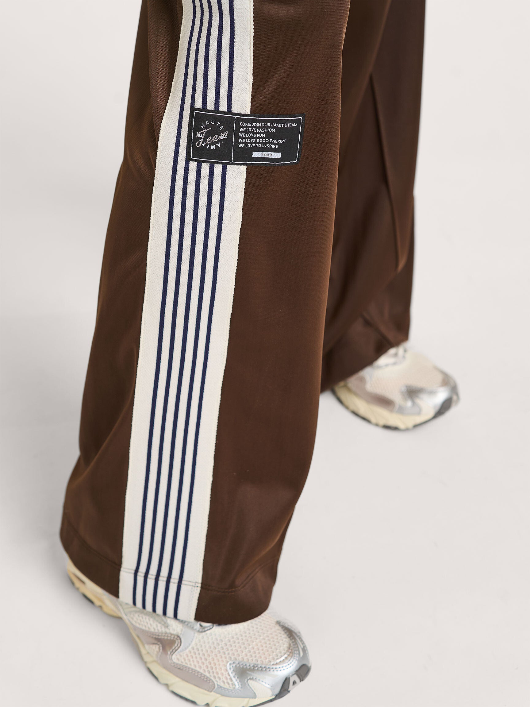 HAUTE L'AMITIÉ - Baggy Track Pants Regular Length