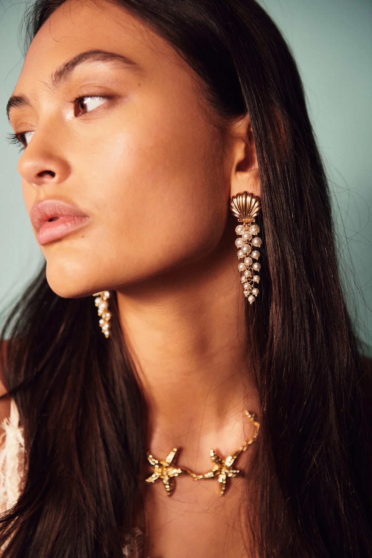 BOW19 - Shell Earrings Multi Pearls