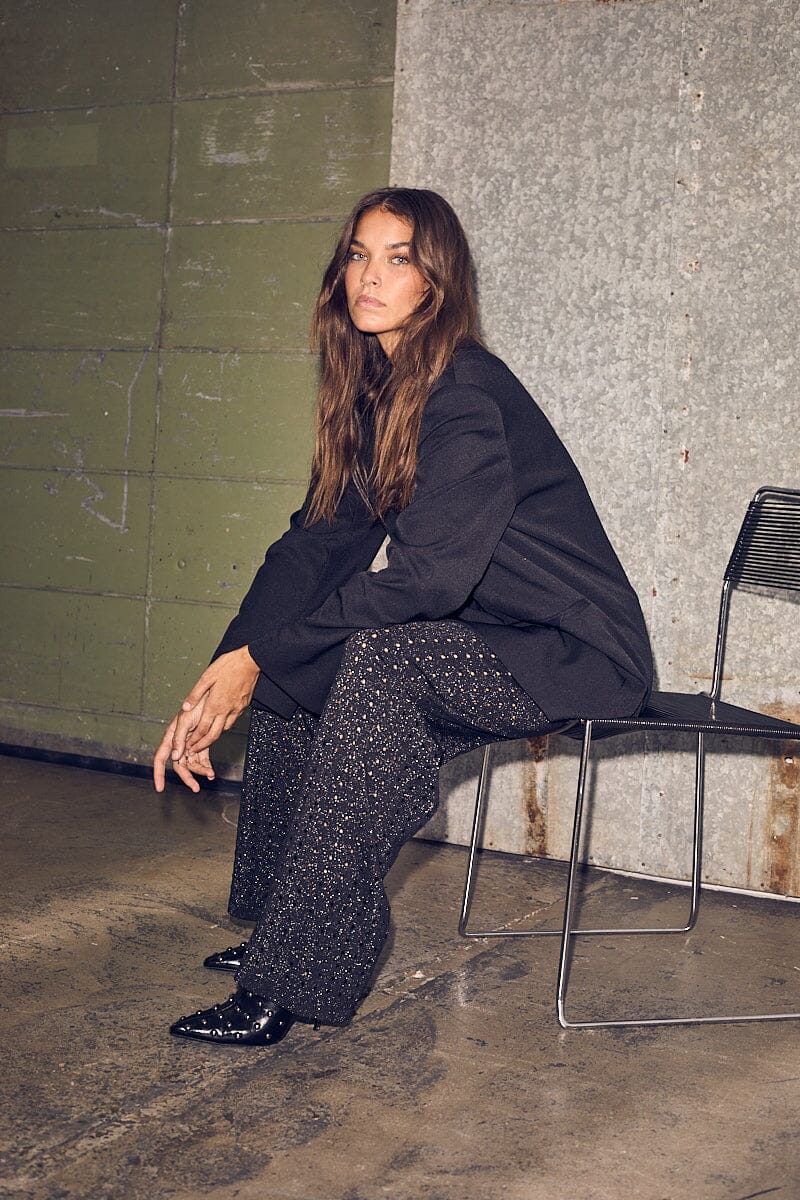 HAUTE L'AMITIÉ - Premiere Triangle Oversize Blazer