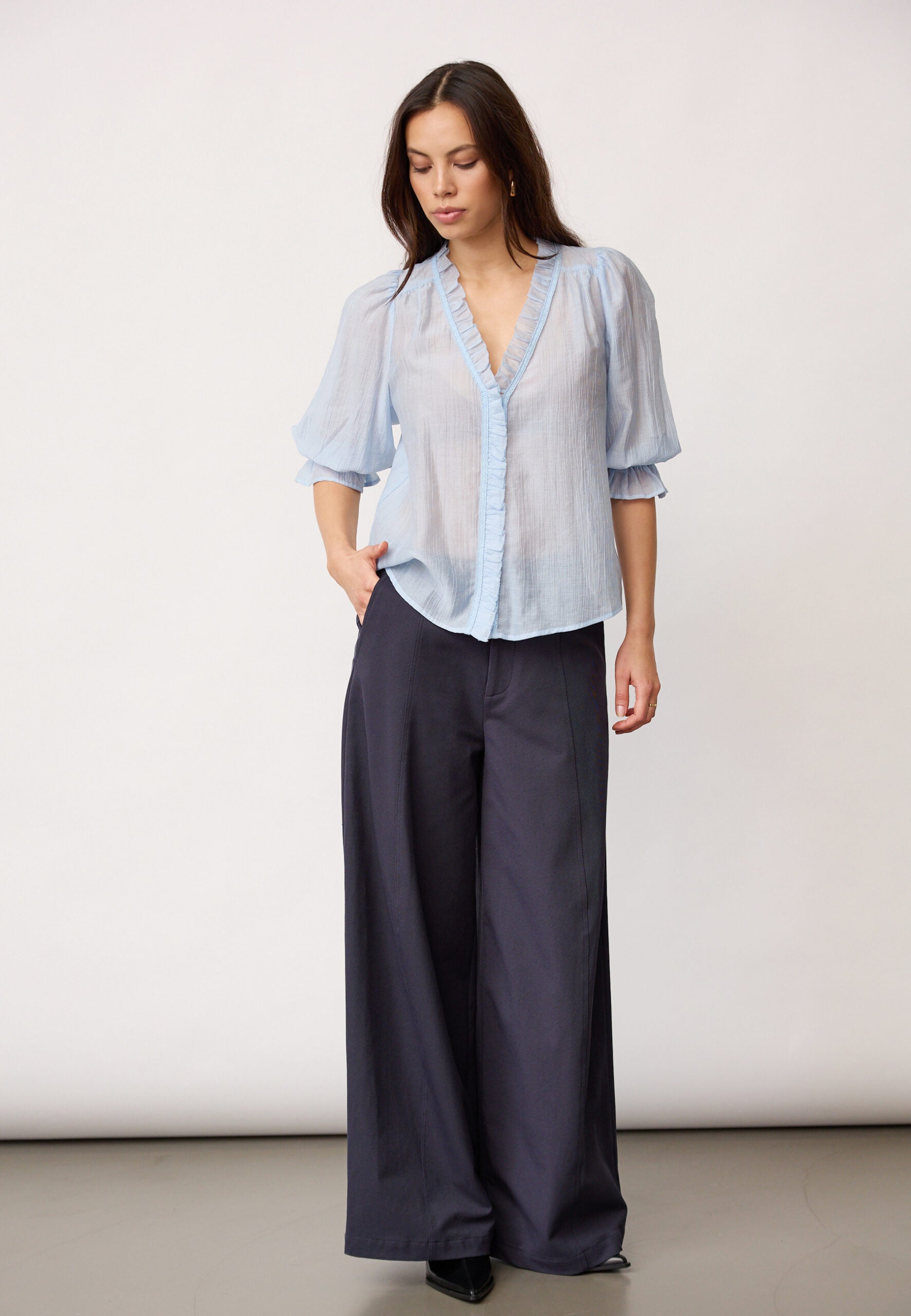 Co'Couture - Avi Lace V Blouse