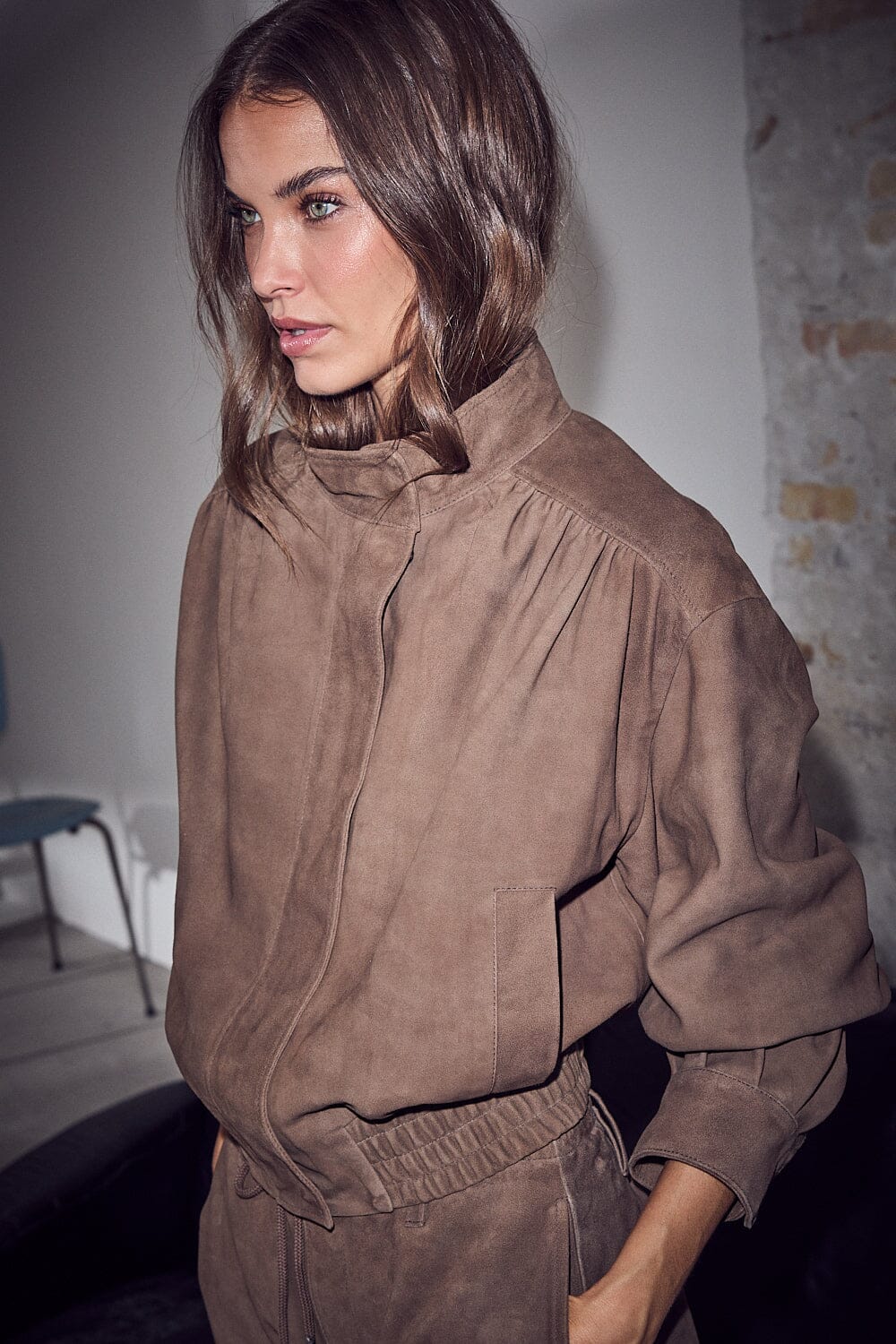 HAUTE L'AMITIÉ - Suede Gather Crop Jacket