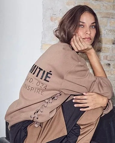 HAUTE L'AMITIÉ - New Studio Tie Sweat