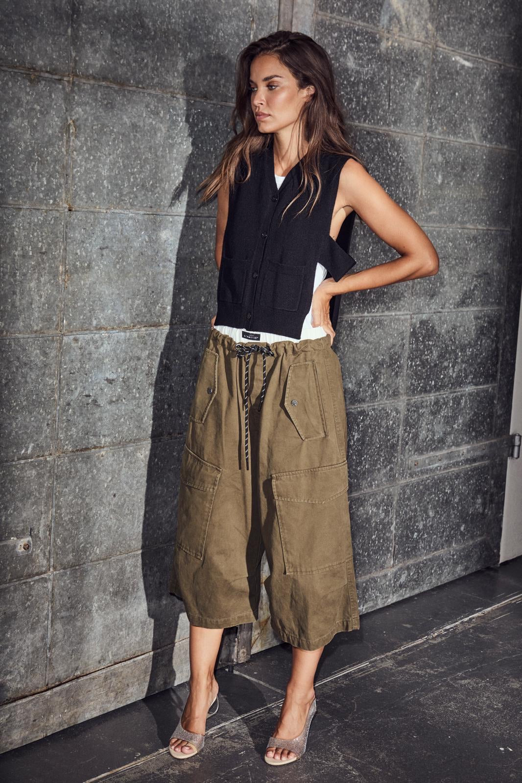 HAUTE L'AMITIÉ - Pull On Cargo Bermudas