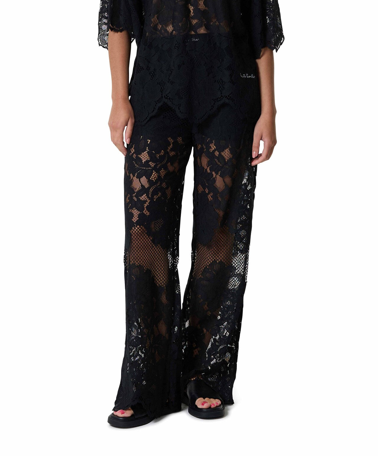 HAUTE L'AMITIÉ - Curvey Lace Hem Pant