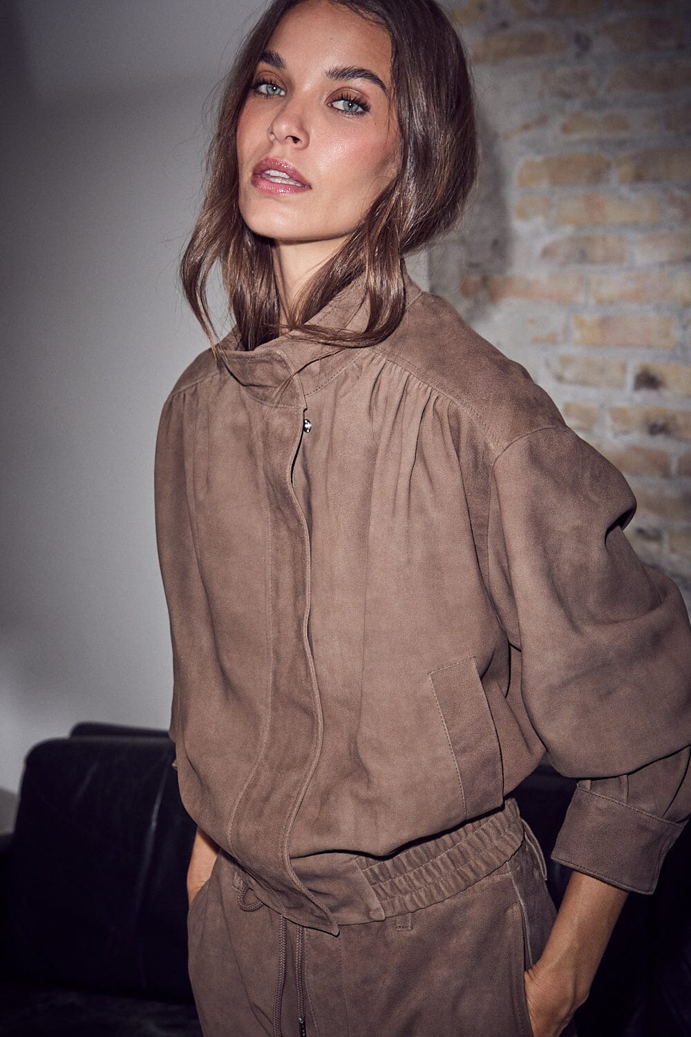 HAUTE L'AMITIÉ - Suede Gather Crop Jacket