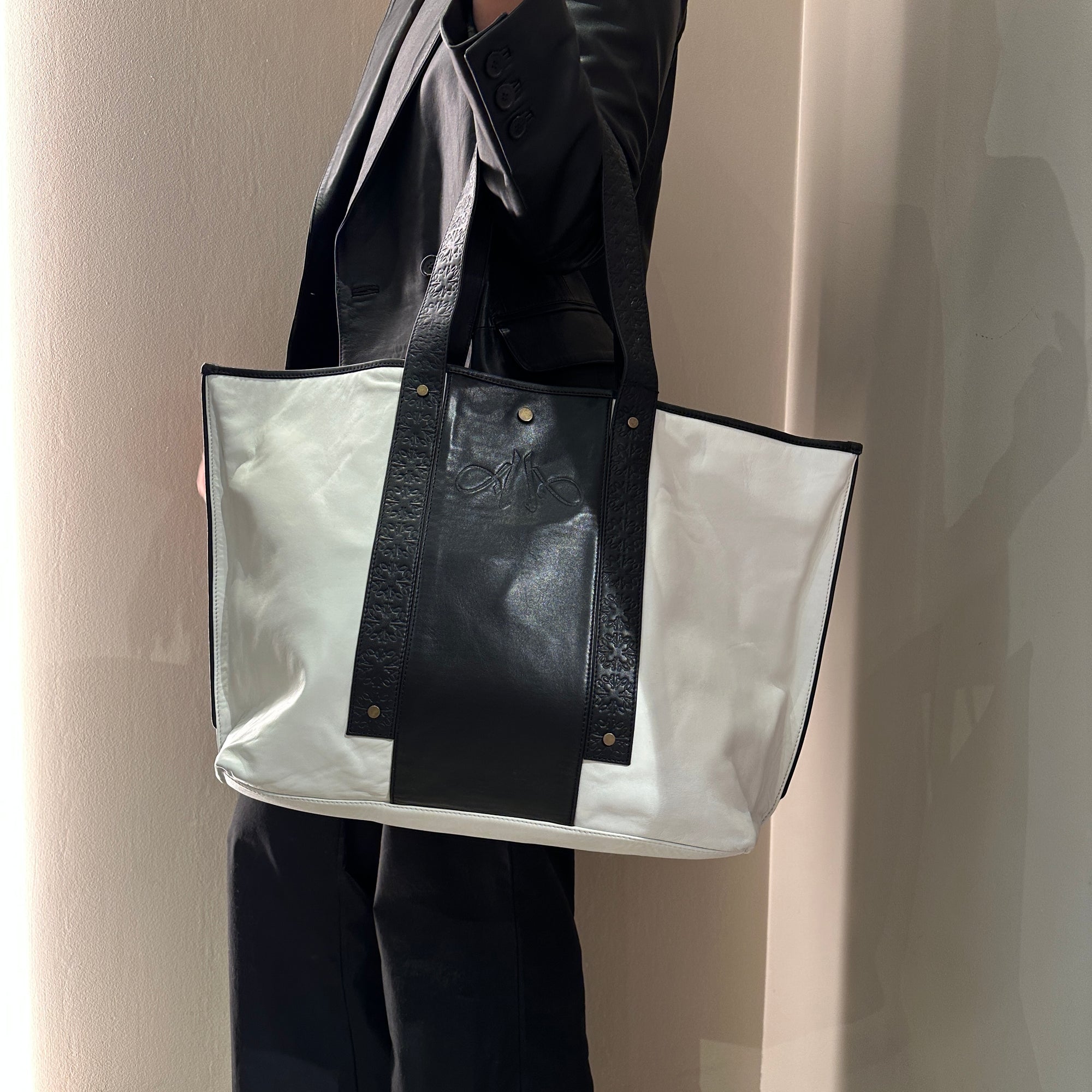 AndreA - "All In" Tote bag